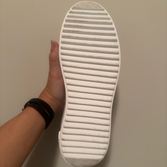 LOUIS VUITTON Time Out Sneaker White - Size 8 ** WORN ONCE - Picture 3 of 8